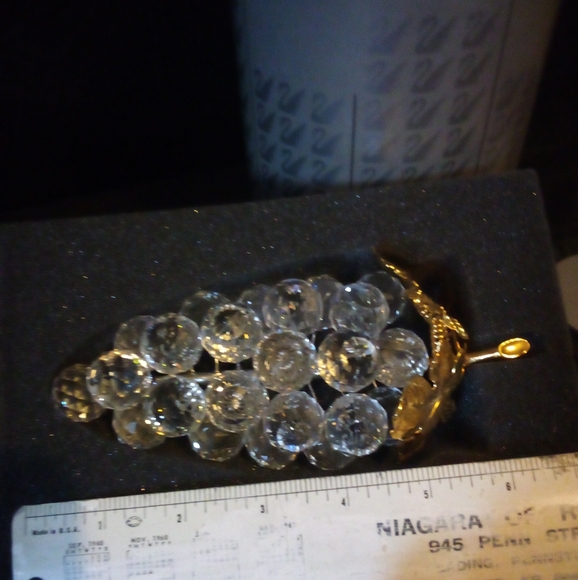 Swarovski grape cluster large 6.25" in original box excellent condition - Picture 10 of 10